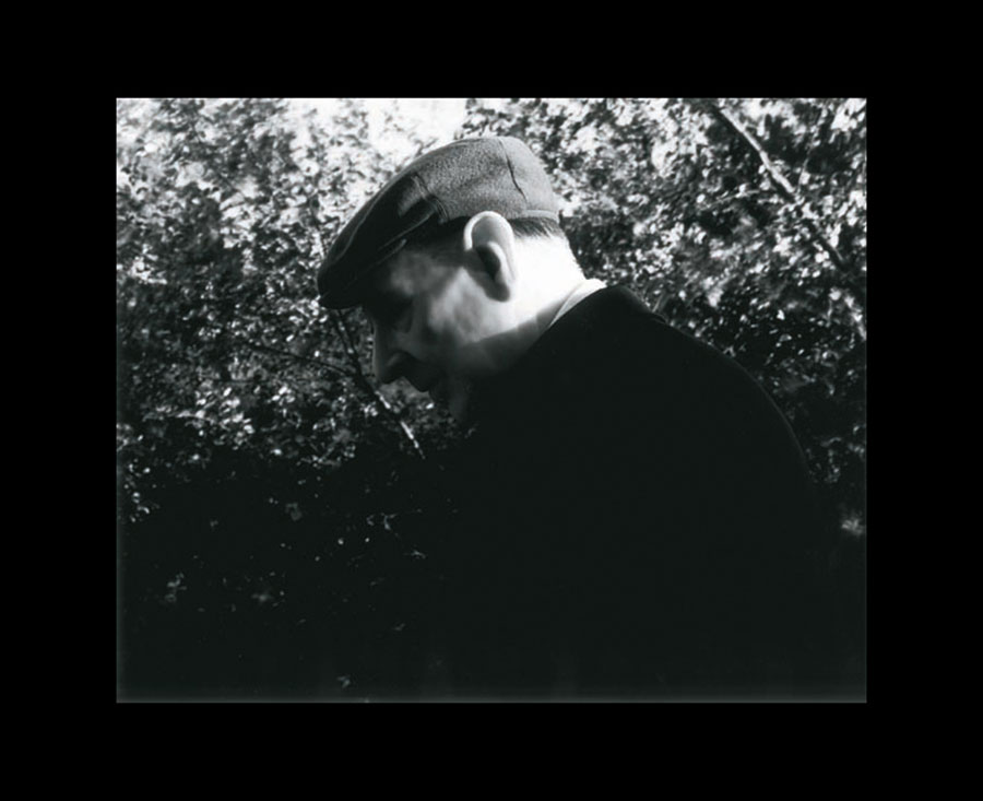 VATERBILDER | FATHERPICTURES - STAGED FAMILY PICTURES WITH SILICONE PUPPETS - Part I &copy; Burkhard Philipp von Harder