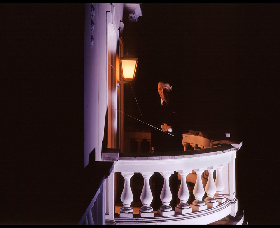 VATERBILDER | FATHERPICTURES - Part II - Der Vertrag / The contract- 2004 &copy;  Burkhard Philipp von Harder