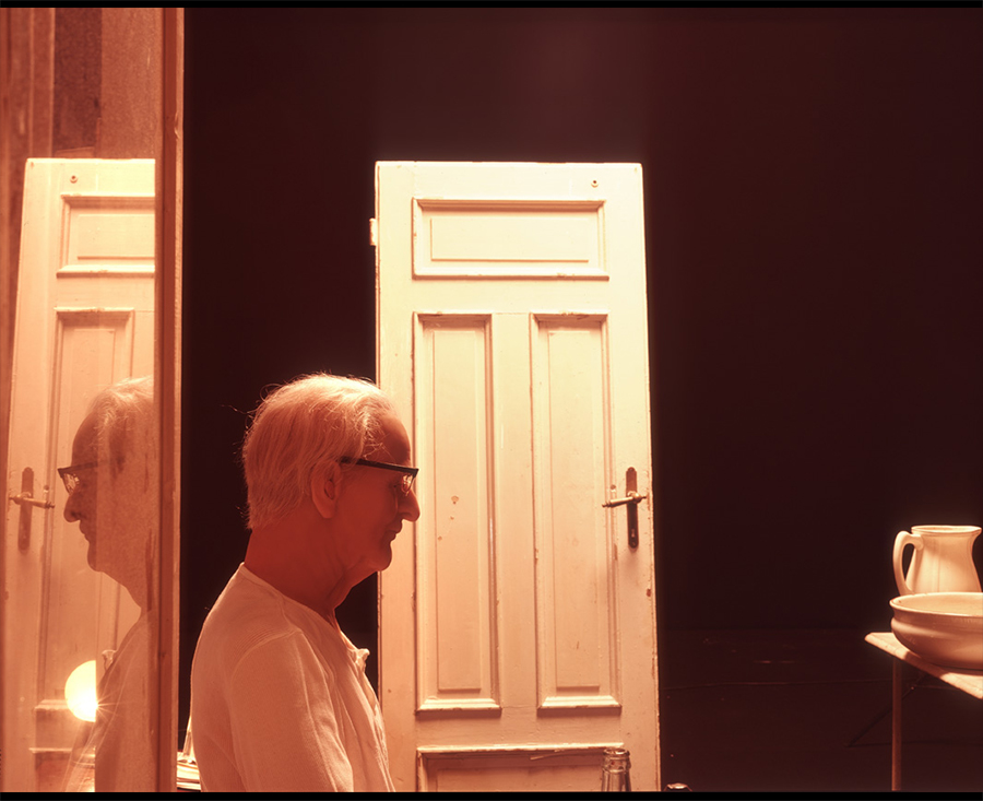 VATERBILDER | FATHERPICTURES - Part II - Der Vertrag / The contract- 2004 &copy;  Burkhard Philipp von Harder